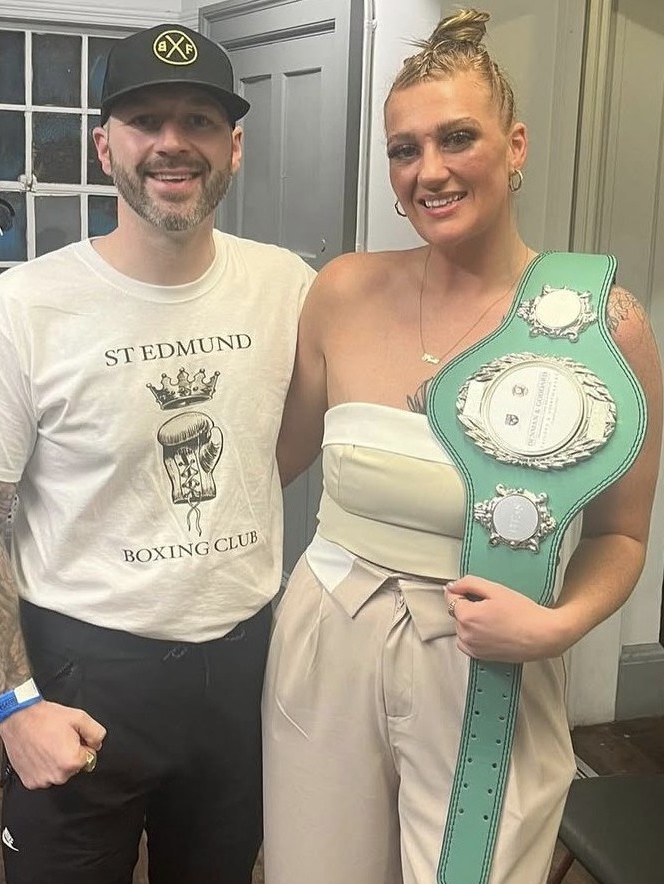 Chas and Champion Keets at York Hall DT38